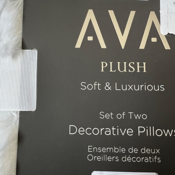 Set of 2 plush decorative cushions - Picture 2 of 2